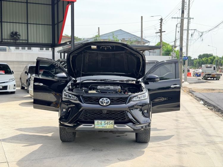 รถ Toyota Fortuner 2.4 LEGENDER 2WD AT สี ดำ