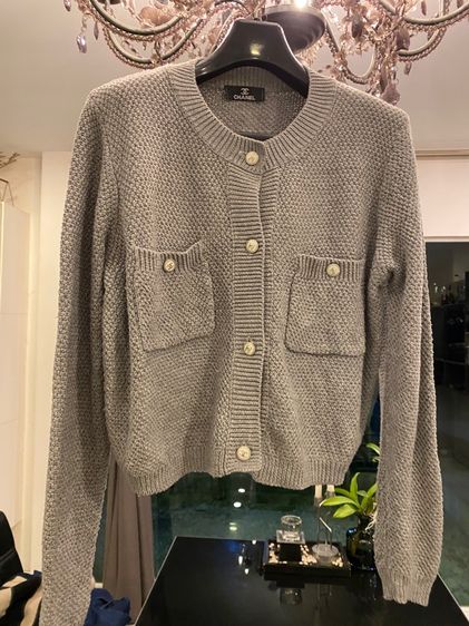 ชาแนล เสื้อแขนยาว สภาพใหม่เอี่ยม 