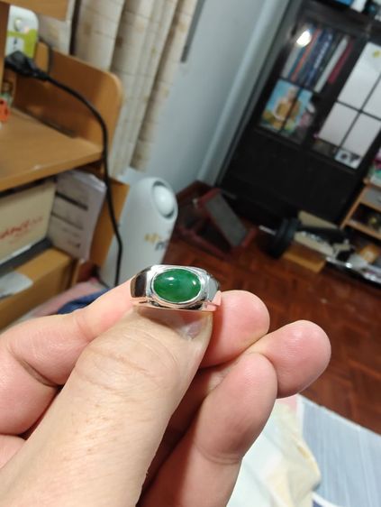 แหวนหยกพม่าแท้สีเขียวสด รูปที่ 4