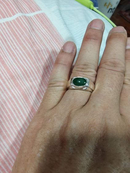 แหวนหยกพม่าแท้สีเขียวสด รูปที่ 5