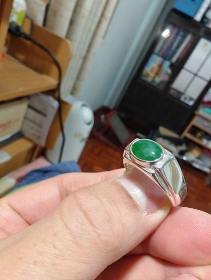 แหวนหยกพม่าแท้สีเขียวสด รูปที่ 6
