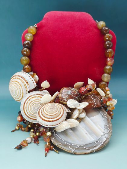 สร้อยคอหินอ่อน 