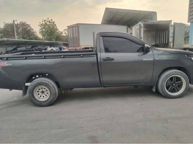 รถ Toyota Hilux Revo 2.4 E สี เทา