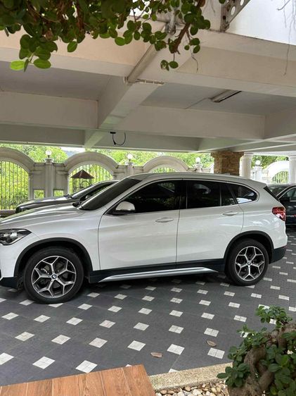 รถ BMW X1 2.0 sDrive18d xLine สี ขาว