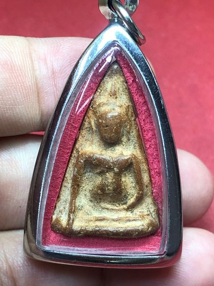 พระนางพญาเข่าตรง