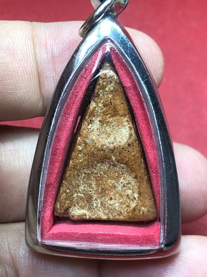 พระนางพญาเข่าตรง รูปที่ 2