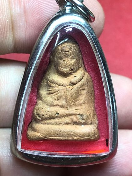 หลวงพ่อเงินเนื้อดิน