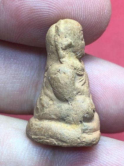 หลวงพ่อเงินเนื้อดิน รูปที่ 4