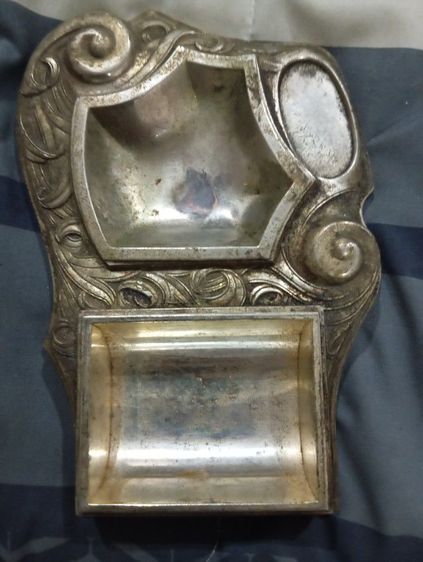 ที่เขี่ยบุหรี่ ไม่ทราบเนื้อ น้ำหนัก 246 กรัม  ถอดชิ้นส่วนเททิ้งได้