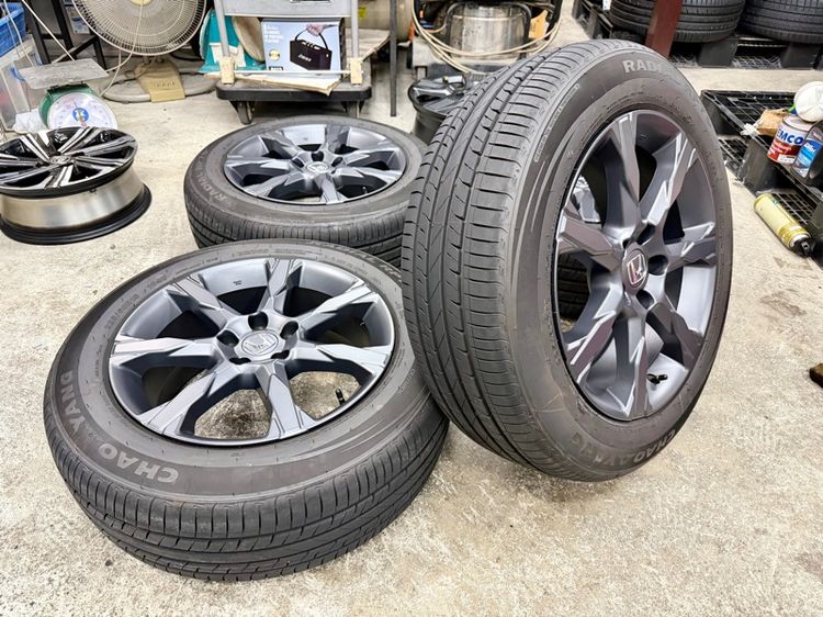 แม็ก HONDA ใส่ CRV ขอบ 18” ถอดป้ายแดง ยาง CHAO YANG 225-60R18 ปลายปี 24 ตุ่มหน้ายางยังอยู่ครบ รูปที่ 2