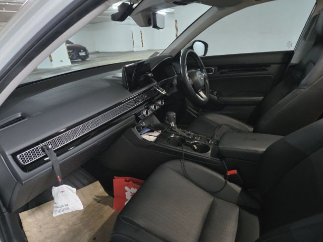 Honda Civic 2023 2.0 eHEV EL+ Sedan ไฮบริด ไม่ติดแก๊ส เกียร์อัตโนมัติ ขาว รูปที่ 4