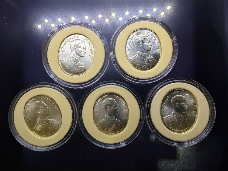 เหรียญพระพุทธปัญจภาคี เนื้อเงิน พิมพ์ใหญ่ ที่ระลึกพระราชพิธีกาญจนาภิเษก ในหลวงรัชกาลที่9 ปี พ.ศ.2539 รูปที่ 3