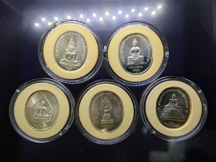 เหรียญพระพุทธปัญจภาคี เนื้อเงิน พิมพ์ใหญ่ ที่ระลึกพระราชพิธีกาญจนาภิเษก ในหลวงรัชกาลที่9 ปี พ.ศ.2539 รูปที่ 4
