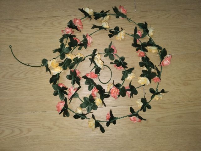 ดอกไม้ปลอม ตกแต่งงาน(เถาวัลย์กุหลาบ)
สภาพดี
ขนาด 2.3 เมตร
ราคาเส้นละ 25บาท 
เหมา 6 เส้น 130-.💥💥
 รูปที่ 2
