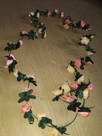 ดอกไม้ปลอม ตกแต่งงาน(เถาวัลย์กุหลาบ)
สภาพดี
ขนาด 2.3 เมตร
ราคาเส้นละ 25บาท 
เหมา 6 เส้น 130-.💥💥
 รูปที่ 4