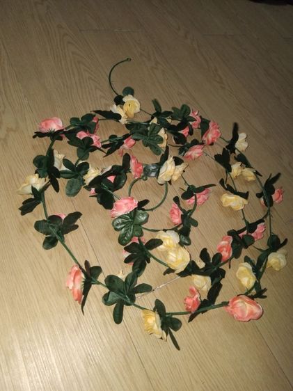 ดอกไม้ปลอม ตกแต่งงาน(เถาวัลย์กุหลาบ)
สภาพดี
ขนาด 2.3 เมตร
ราคาเส้นละ 25บาท 
เหมา 6 เส้น 130-.💥💥
 รูปที่ 3