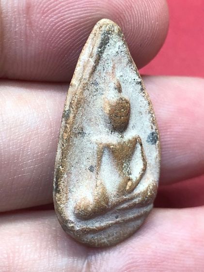 พระกำแพงเนื้อดิน รูปที่ 4