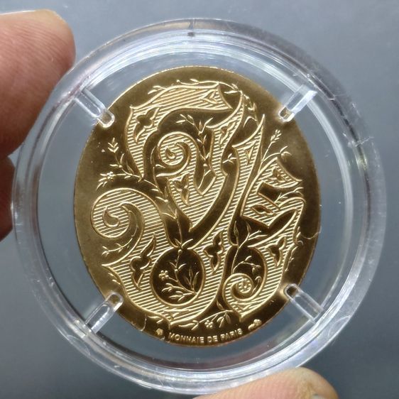 เหรียญรัชกาลที่5 หลังจปร. โมเน่ร์ เดอ ปารีส เนื้อบรอนซ์ นูนสูง รุ่นกาญจนาภิเษก ปี2539 รูปที่ 4