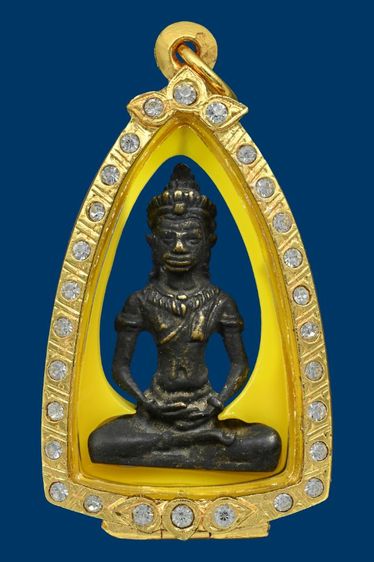 พระพุทธรูปนั่ง ทรงเทริด ขนาดห้อยคอ สมัยลพบุรี อายุกว่า600ปี เนื้อทองสัมฤทธิ์ สภาพสวยมาก ผิวเดิมจากหิ้งเก่า พระมรดกเก่าเก็บบูชาไว้บนหิ้งเก่า