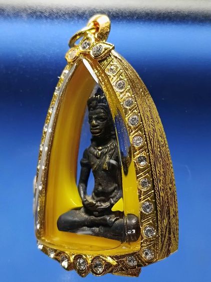 พระพุทธรูปนั่ง ทรงเทริด ขนาดห้อยคอ สมัยลพบุรี อายุกว่า600ปี เนื้อทองสัมฤทธิ์ สภาพสวยมาก ผิวเดิมจากหิ้งเก่า พระมรดกเก่าเก็บบูชาไว้บนหิ้งเก่า รูปที่ 3