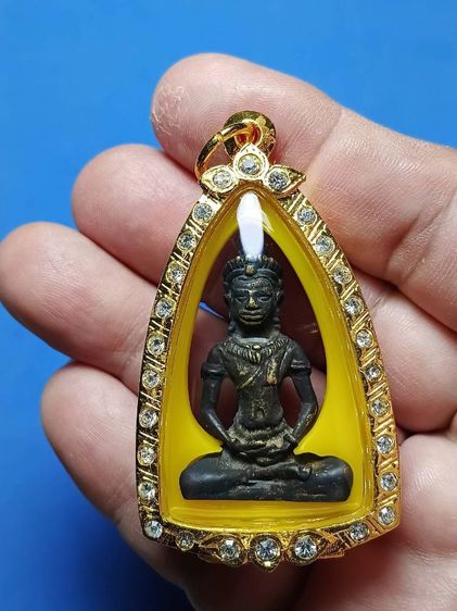 พระพุทธรูปนั่ง ทรงเทริด ขนาดห้อยคอ สมัยลพบุรี อายุกว่า600ปี เนื้อทองสัมฤทธิ์ สภาพสวยมาก ผิวเดิมจากหิ้งเก่า พระมรดกเก่าเก็บบูชาไว้บนหิ้งเก่า รูปที่ 5