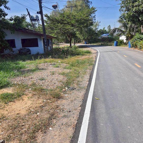 ขายที่ดินสวยราคาถูก 1ไร่37 ตรว. ใกล้มศว.องครักษ์อยู่ในแหล่งชุมชน ทำหอพักค้าขายได้ เลดีติดถนน รูปที่ 3