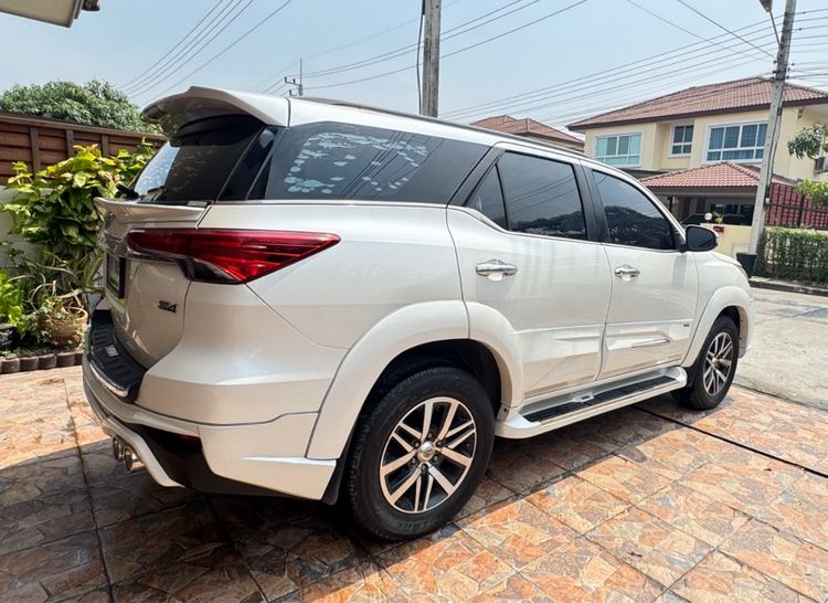 Toyota Fortuner 2018 2.4 V 4WD Van ดีเซล ไม่ติดแก๊ส เกียร์อัตโนมัติ ขาว รูปที่ 4