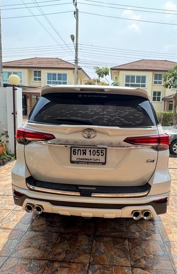 Toyota Fortuner 2018 2.4 V 4WD Van ดีเซล ไม่ติดแก๊ส เกียร์อัตโนมัติ ขาว รูปที่ 2