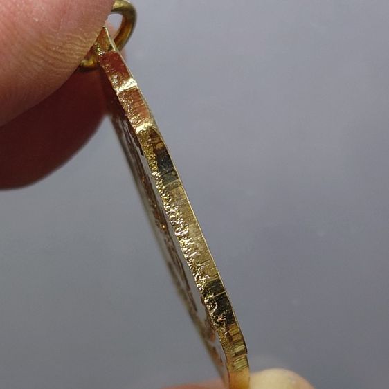 เหรียญทรงผนวช รัชกาลที่ 10 เนื้อกาหลั่ยทอง บล็อกทองคำ วัดบวรนิเวศวิหาร พ.ศ.2521 พร้อมกล่องเดิม รูปที่ 7