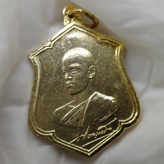 เหรียญทรงผนวช รัชกาลที่ 10 เนื้อกาหลั่ยทอง บล็อกทองคำ วัดบวรนิเวศวิหาร พ.ศ.2521 พร้อมกล่องเดิม รูปที่ 5