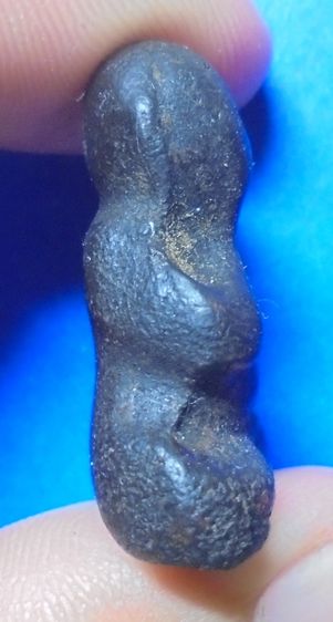 พระปิดตาเนื้อผงคลุกรัก ไม่ทราบที่ รูปที่ 5