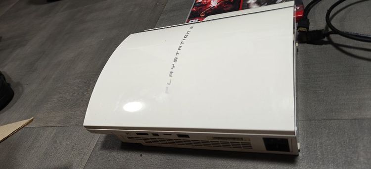 Sony เครื่องเกมส์โซนี่ เพลย์สเตชั่น PS3 (Playstation 3) play 3 เครื่องเล่นเองแถมตามภาพ มี 2 เกมให้ครับ