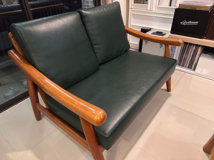 sofa โซฟาโครงไม้ 5 ที่นั่ง เบาะหนังผิวสัมผัส รูปที่ 2