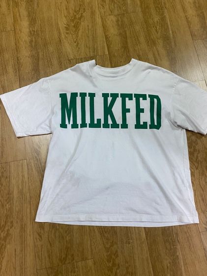 เสื้อสีขาว