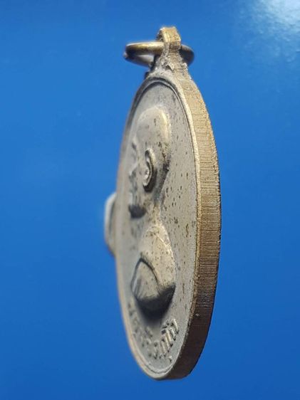 เหรียญหันข้าง เจ้าคุณนร วัดเทพศิรินทร์ ปี13 เนื้อทองโบราณเก่า พระวางอยู่บนหิ้งบ้านคุณยาย มายาวนาน ได้เเบ่งปันเหมายกหิ้งได้มาครับ รูปที่ 5