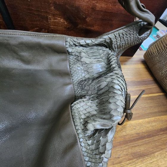 กระเป๋าสะพายหนังงูแท้ รูปที่ 3