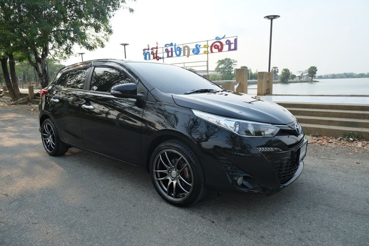 รถ Toyota Yaris 1.2 G สี ดำ