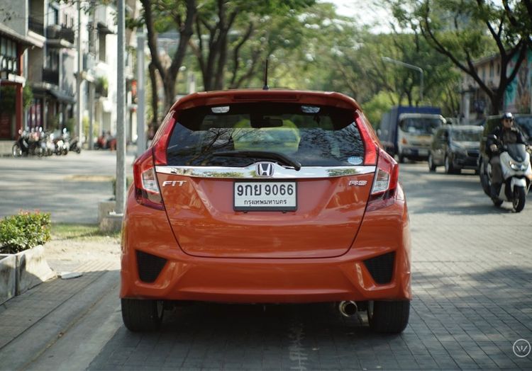 Honda Jazz 2017 1.5 JP Utility-car เบนซิน ไม่ติดแก๊ส เกียร์ธรรมดา ส้ม รูปที่ 4