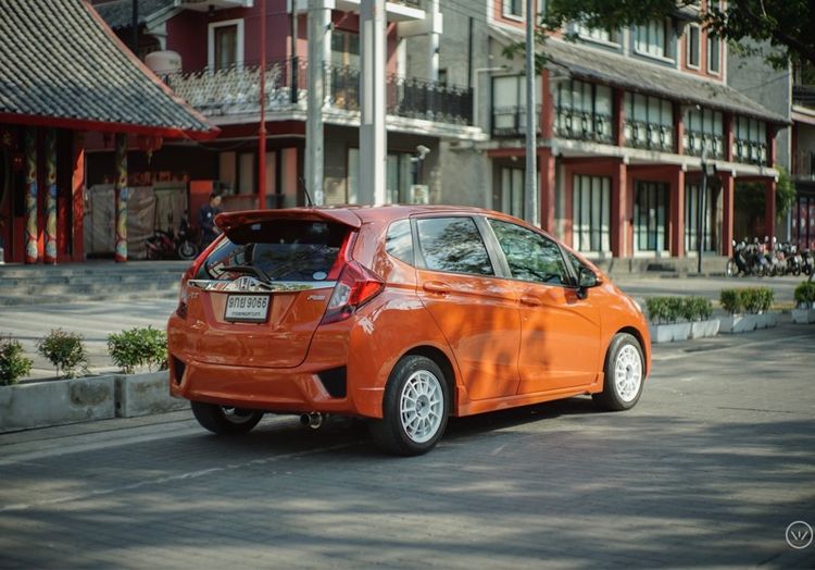 Honda Jazz 2017 1.5 JP Utility-car เบนซิน ไม่ติดแก๊ส เกียร์ธรรมดา ส้ม รูปที่ 2
