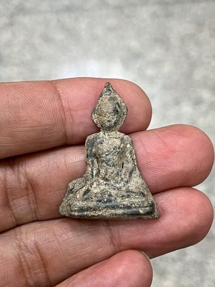 พระร่วงนั่งหลังลิ่ม