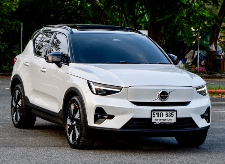 รถ Volvo XC40 Recharge Pure Electric RWD สี ขาว