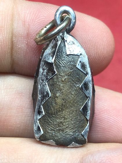 พระรอดมหาวันจับขอบเดิม รูปที่ 4