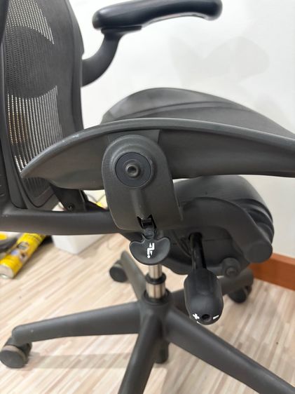 เก้าอี้ Herman miller Aeron รูปที่ 11