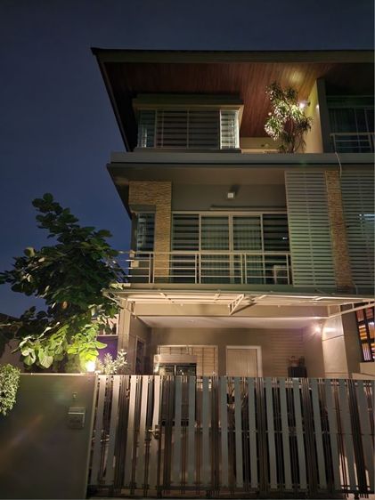 2022 renovated Town- home for rent near Sri Khre-tha yellow line station  