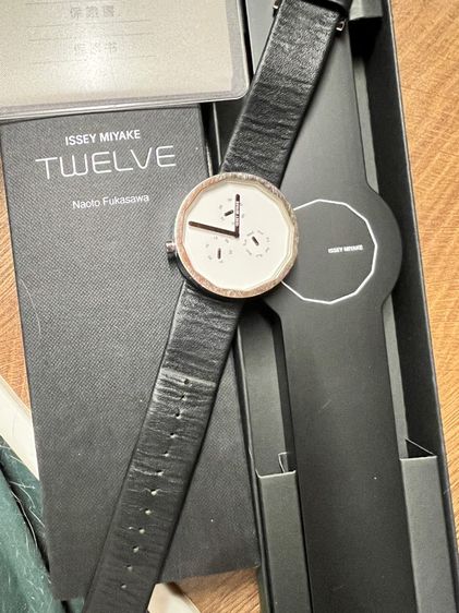 ดำ หนัง Issey Miyake Twelve (Multi-function)