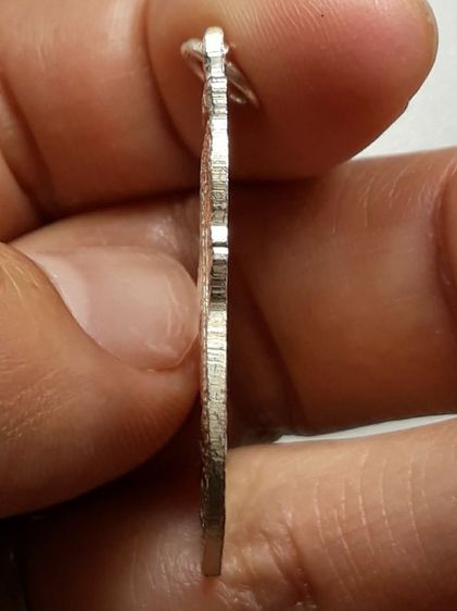 เหรียญหลวงพ่อกลั่น วัดพระญาติ กะไหล่เงิน รูปที่ 3