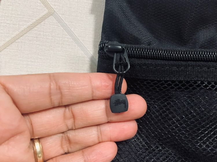 กระเป๋าสะพายข้าง STUSSY แท้ 💯 ขนาด กว้าง 10.5 สูง 9 นิ้ว ของใหม่ป้ายห้อย ทรงสวย ดีเทลสวย ขนาดกำลังสวย หายากน่าสะสม รูปที่ 6