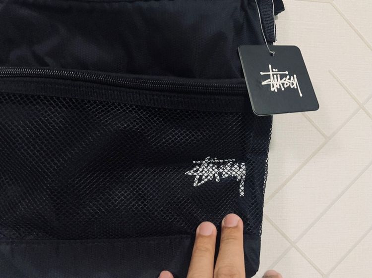 กระเป๋าสะพายข้าง STUSSY แท้ 💯 ขนาด กว้าง 10.5 สูง 9 นิ้ว ของใหม่ป้ายห้อย ทรงสวย ดีเทลสวย ขนาดกำลังสวย หายากน่าสะสม รูปที่ 4