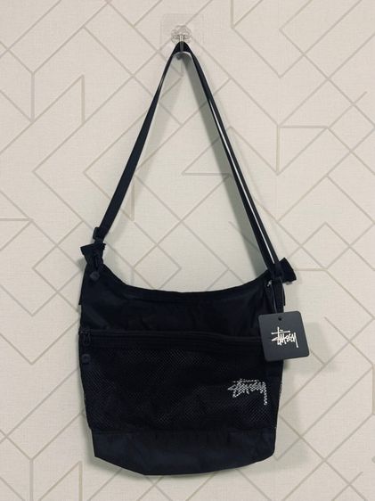 ไม่ระบุ อื่นๆ ผ้า อื่นๆ กระเป๋าสะพายข้าง STUSSY แท้ 💯 ขนาด กว้าง 10.5 สูง 9 นิ้ว ของใหม่ป้ายห้อย ทรงสวย ดีเทลสวย ขนาดกำลังสวย หายากน่าสะสม