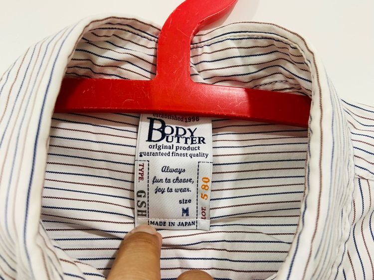 เสื้อ Boy Butter made in USA แท้ 💯size M วัดจริง อก 20.5 ยาว 28 สภาพใหม่มาก ดีเทลสวย กระเป๋าเยอะ เนื้อผ้าดี รายละเอียดดีหายากน่าสะสมครับ รูปที่ 5
